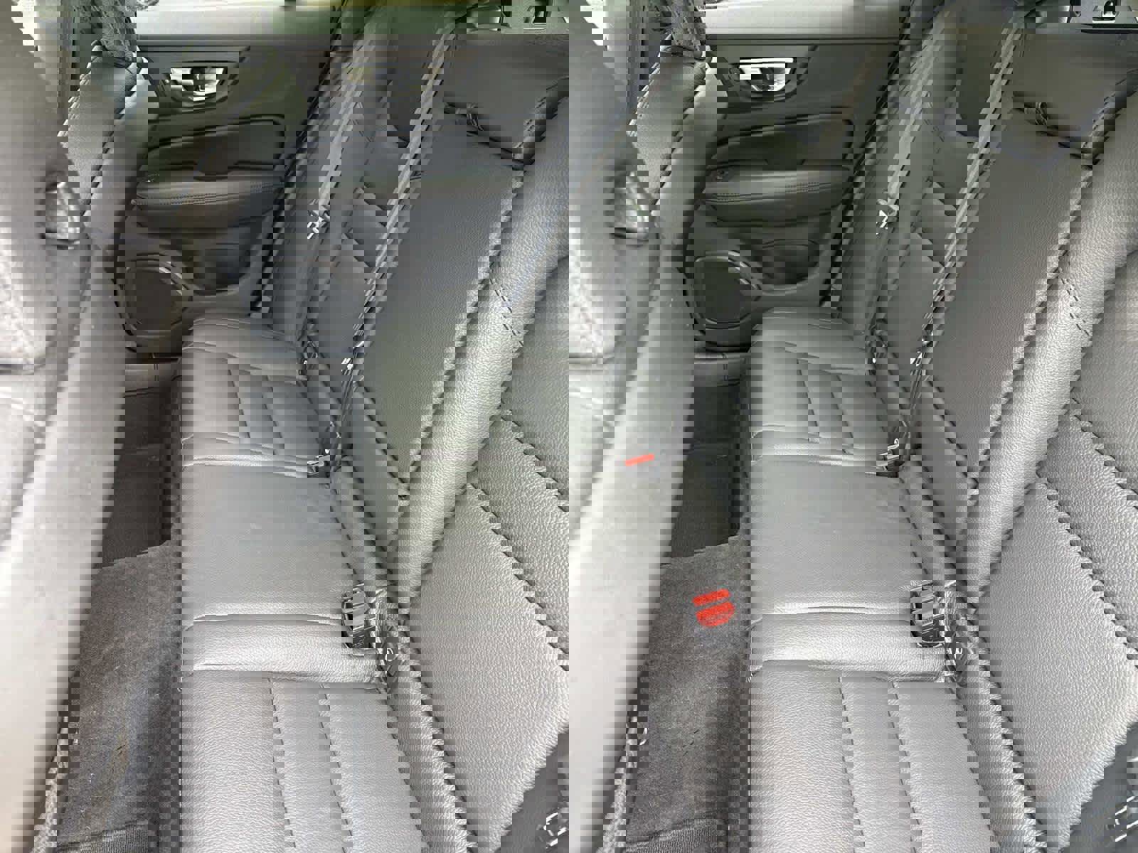 Used 2023 Volvo V60 B5 Cross Country Plus image 12