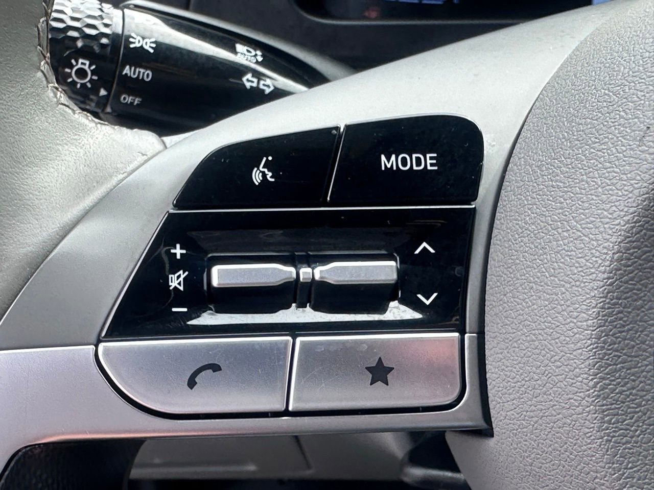 Used 2025 Hyundai Elantra Sport FWD image 24