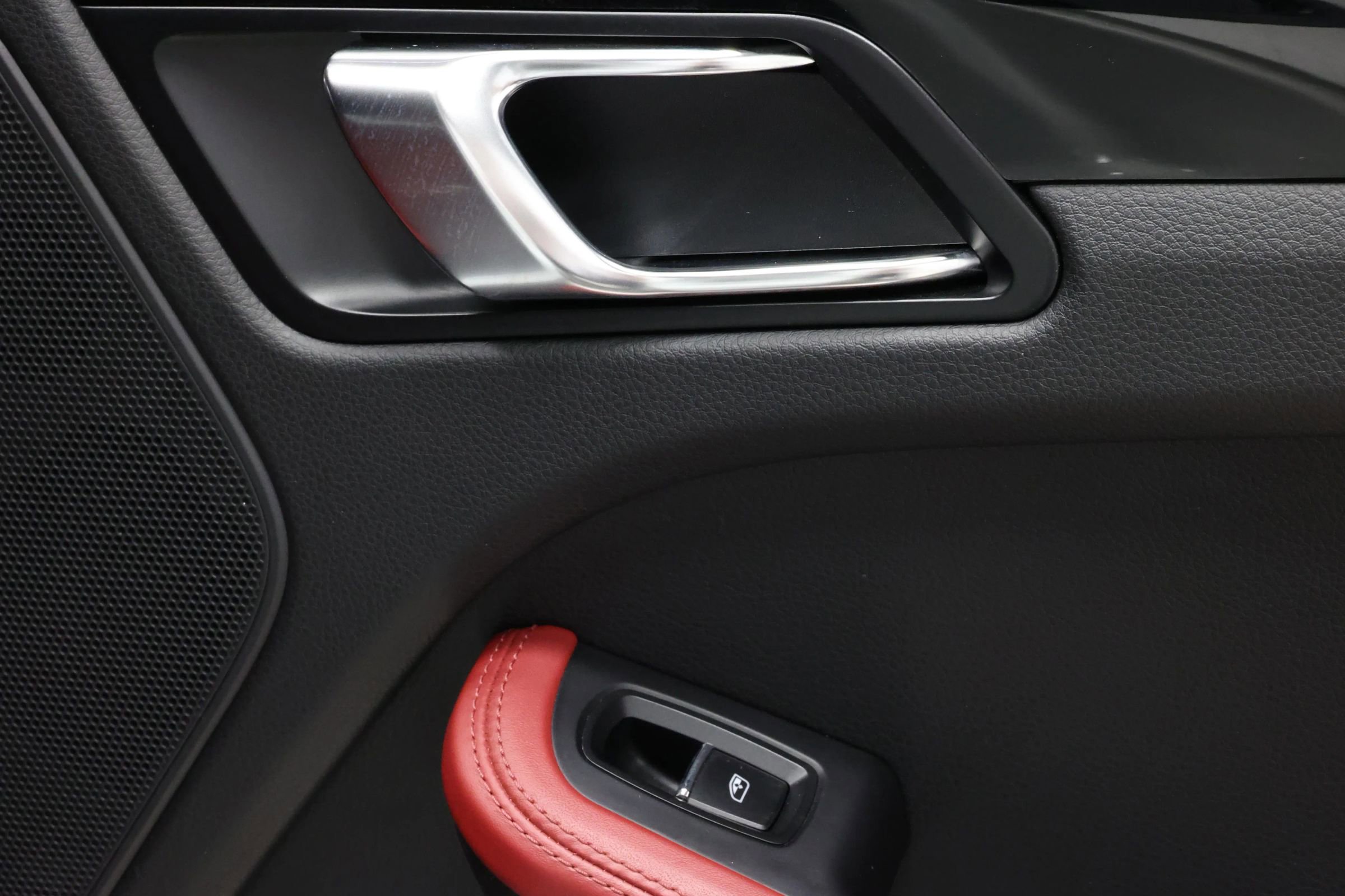 Used 2022 Porsche Macan image 63