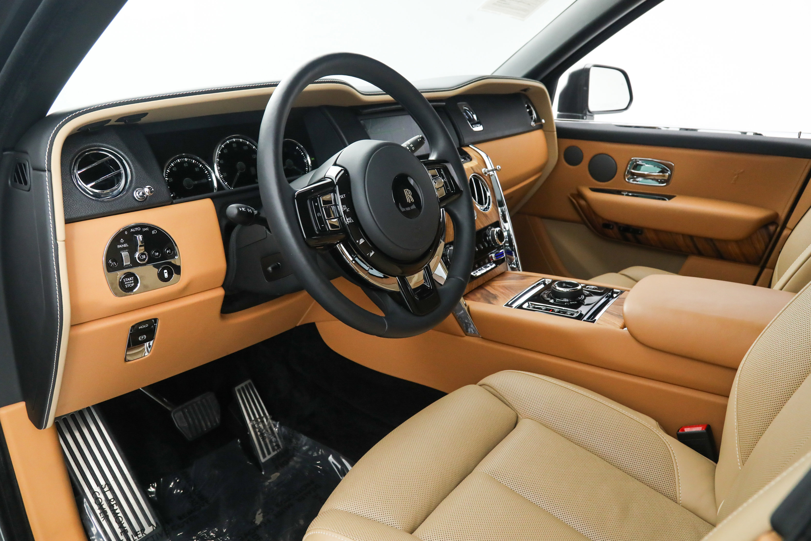 Used 2022 Rolls-Royce Cullinan image 27