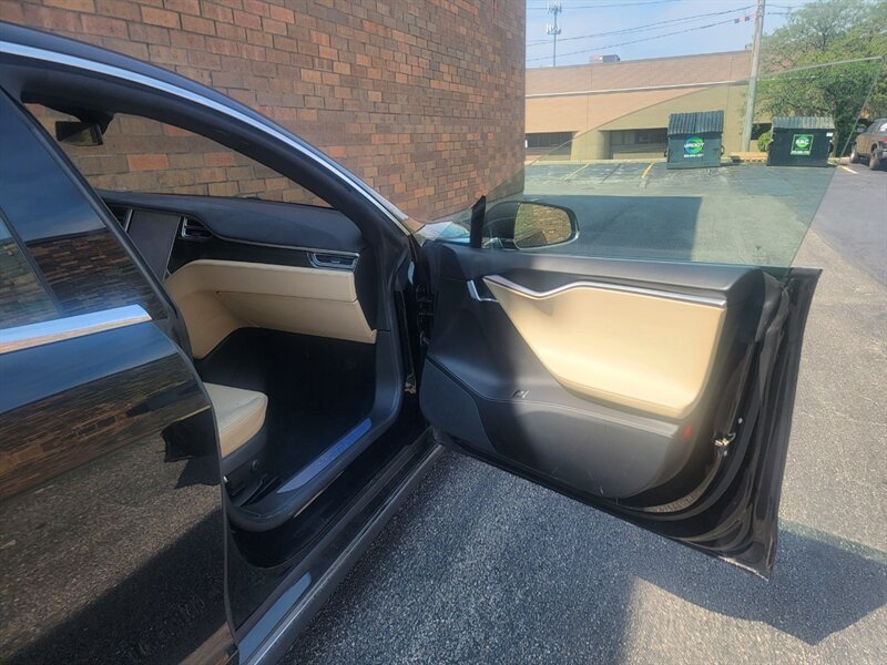 Used 2016 Tesla Model S 70D AWD/4WD image 25