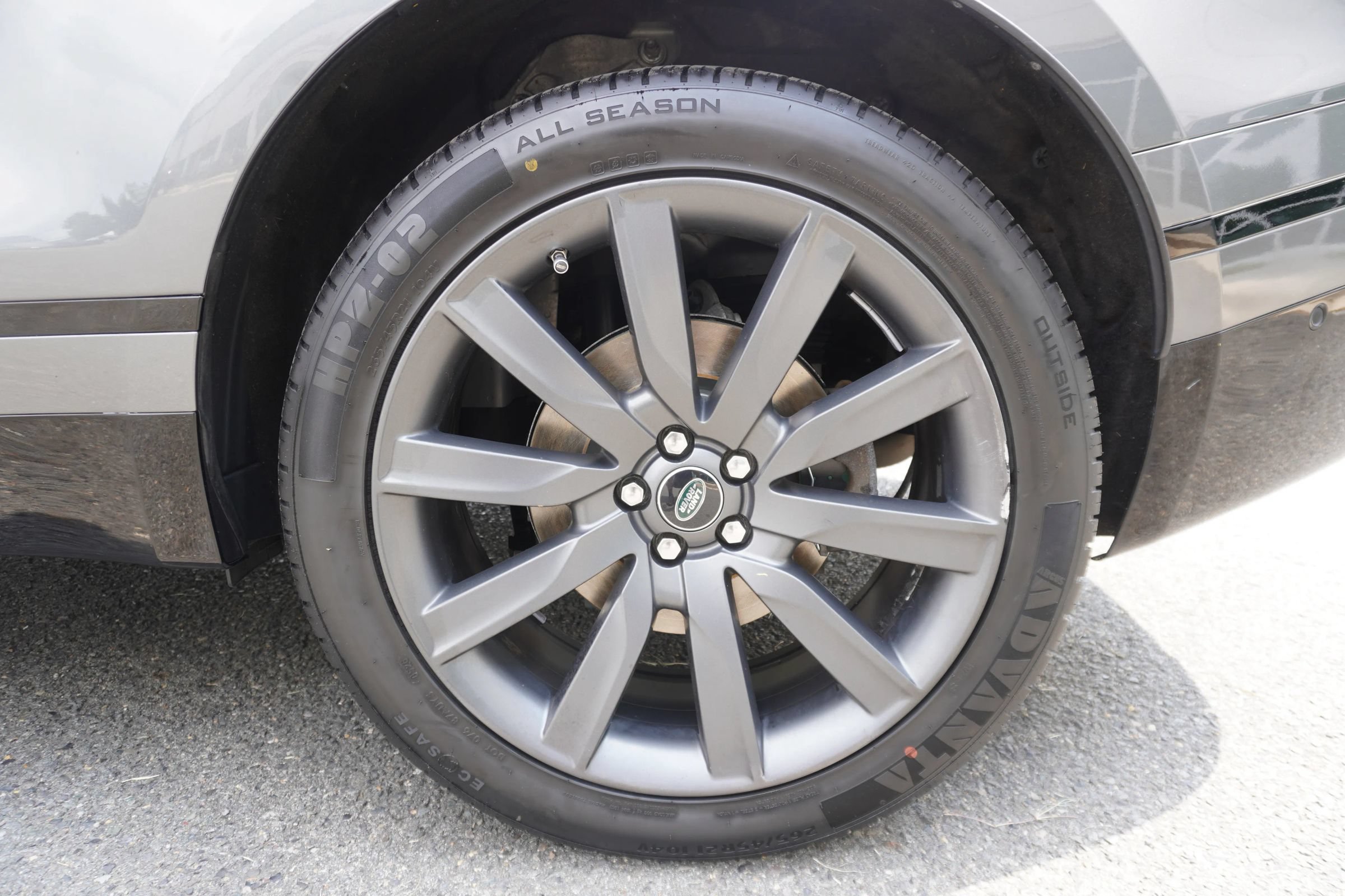 Used 2018 Land Rover Range Rover Velar R-Dynamic HSE AWD/4WD image 37