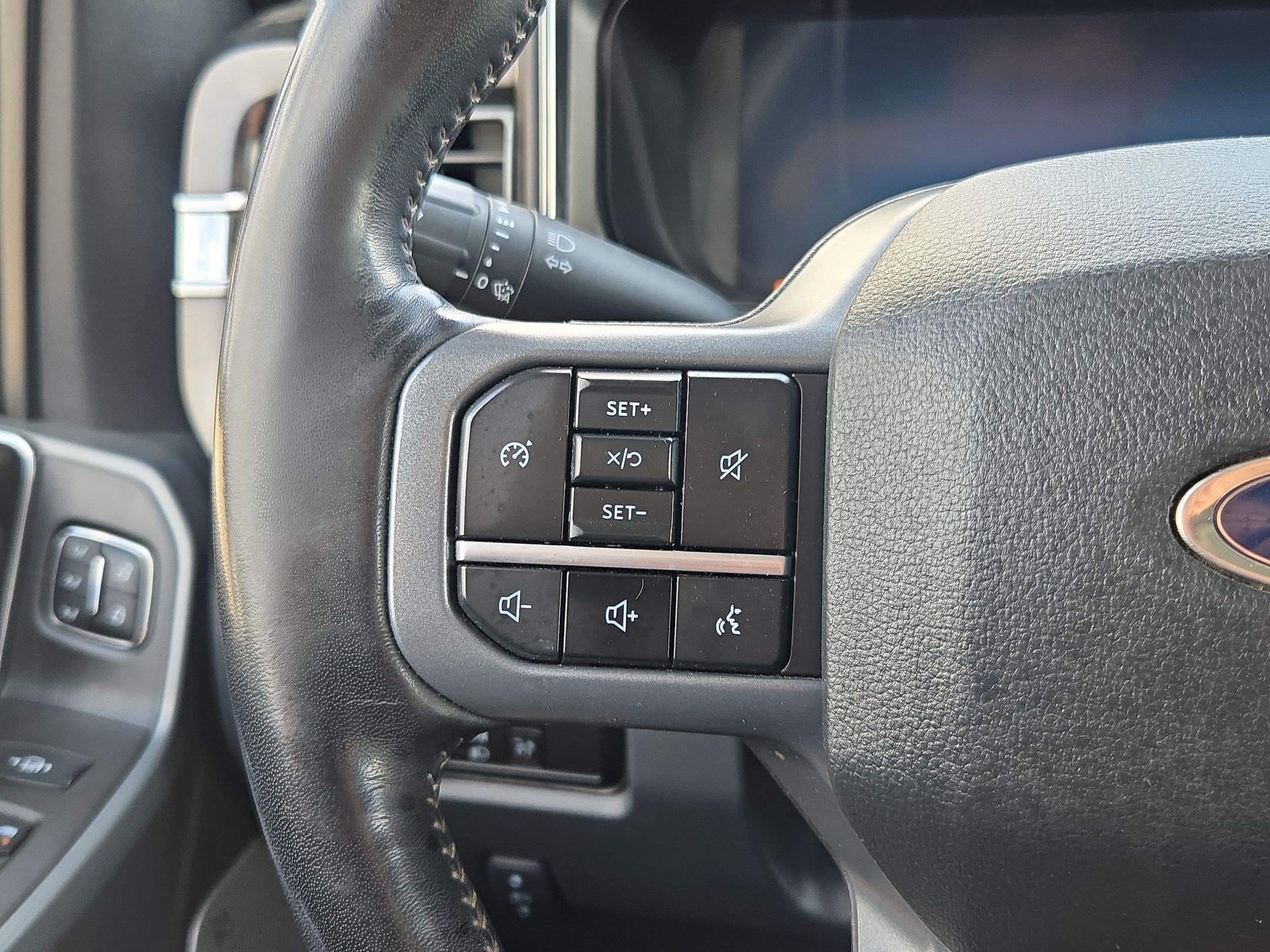 Used 2024 Ford F250 Lariat w/ Black Appearance Package AWD/4WD image 18