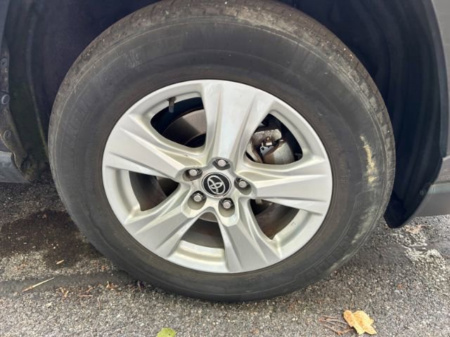 Used 2020 Toyota RAV4 XLE image 37