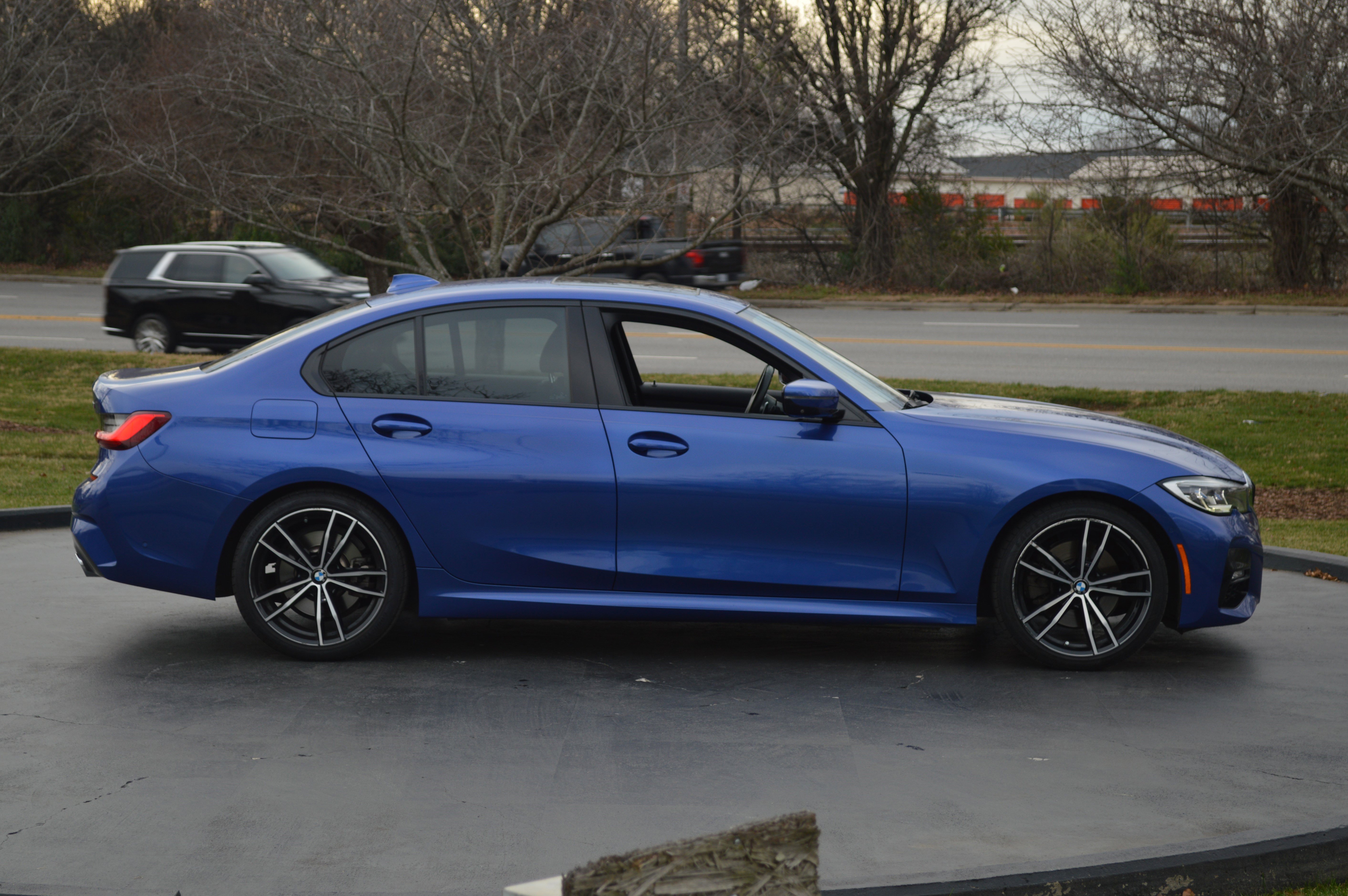 Used 2019 BMW 330i Sedan w/ M Sport Package image 12