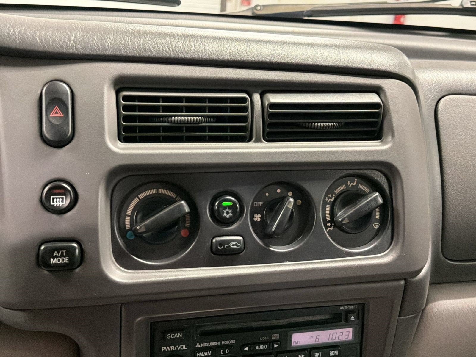 Used 2000 Mitsubishi Montero Sport LS AWD/4WD image 27