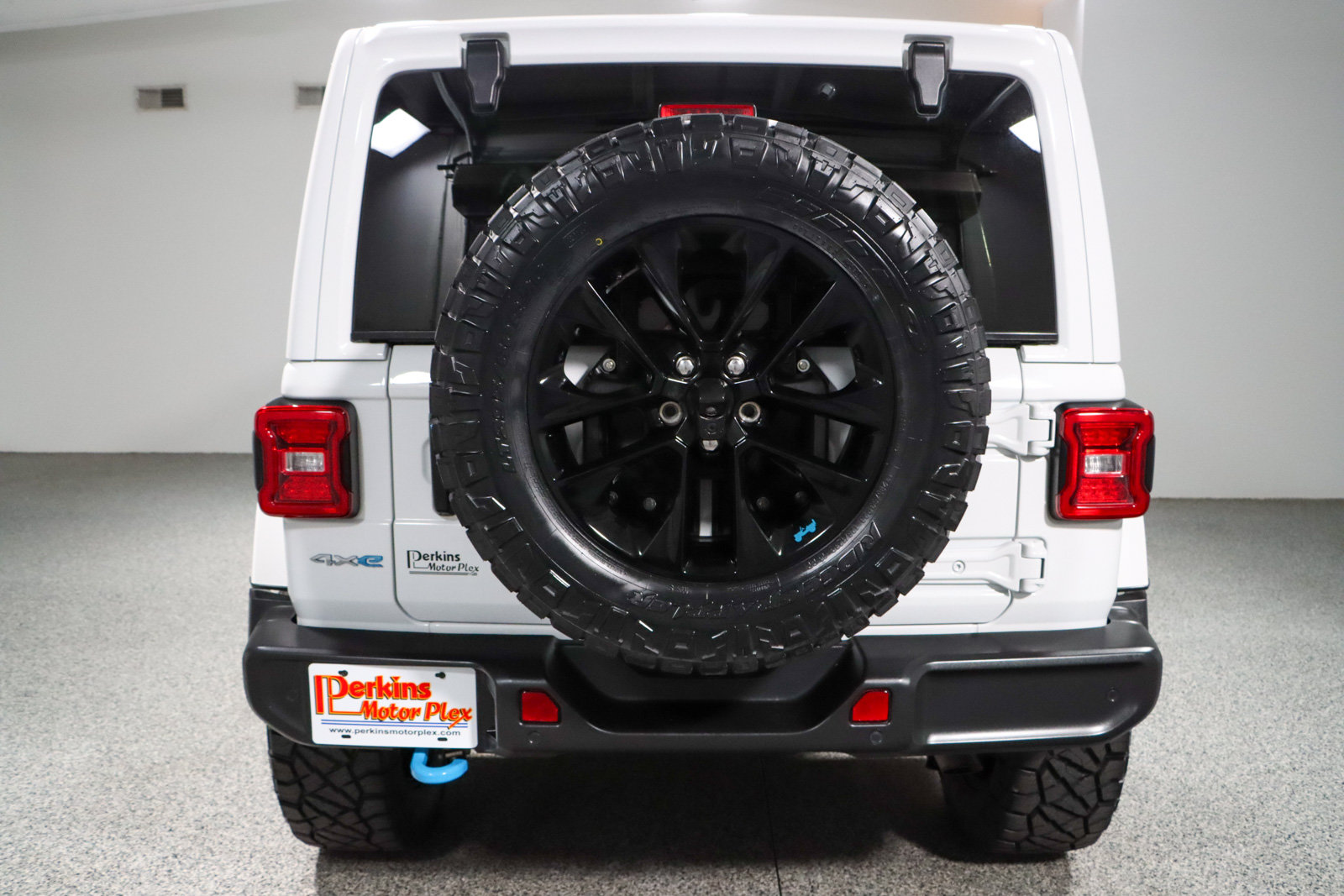 Used 2022 Jeep Wrangler Unlimited Sahara w/ Cold Weather Group AWD/4WD image 9