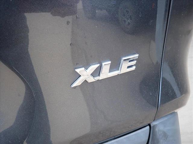 Used 2021 Toyota RAV4 XLE w/ Convenience Package FWD image 3