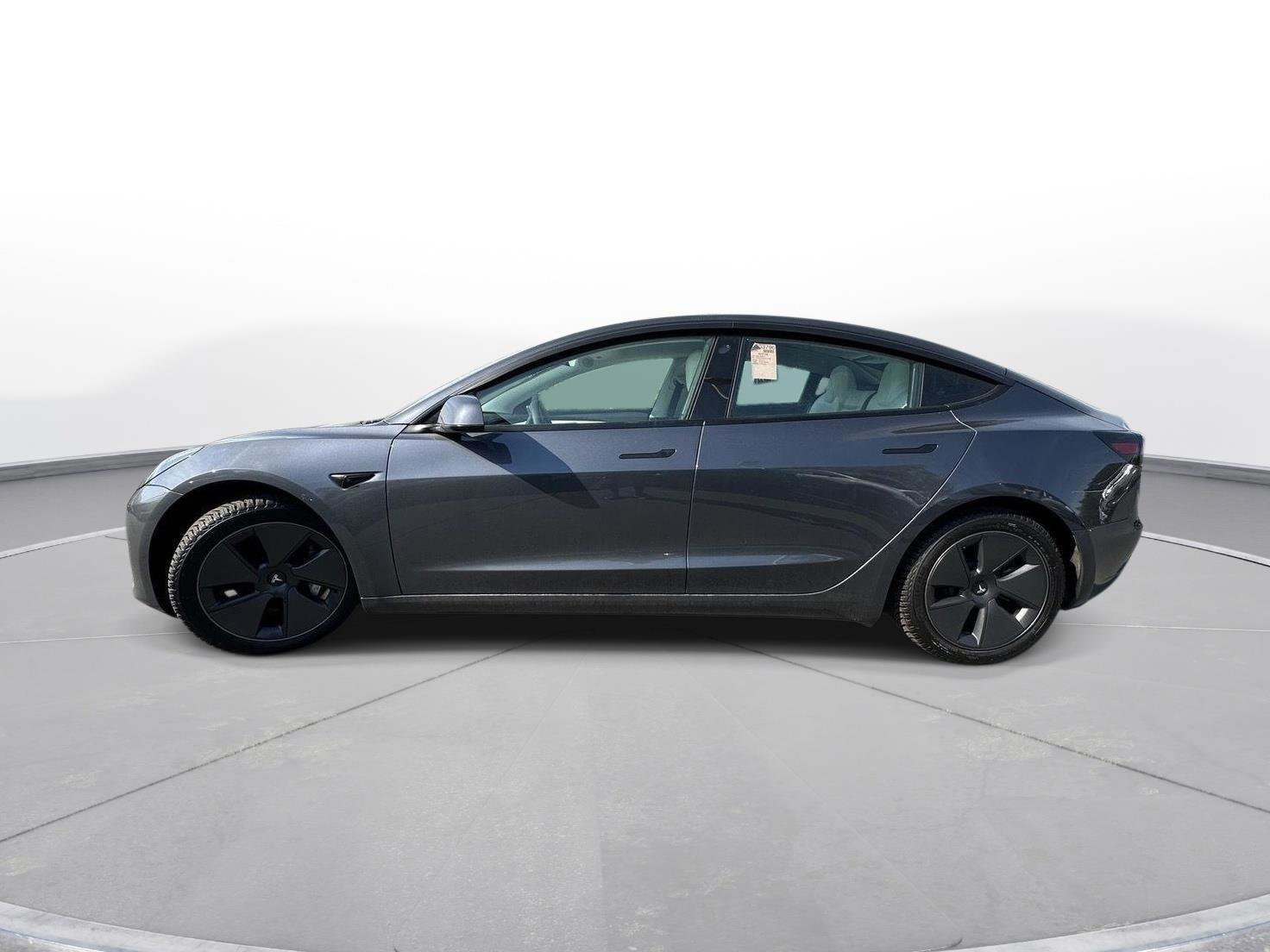 Used 2023 Tesla Model 3 Standard Range image 9