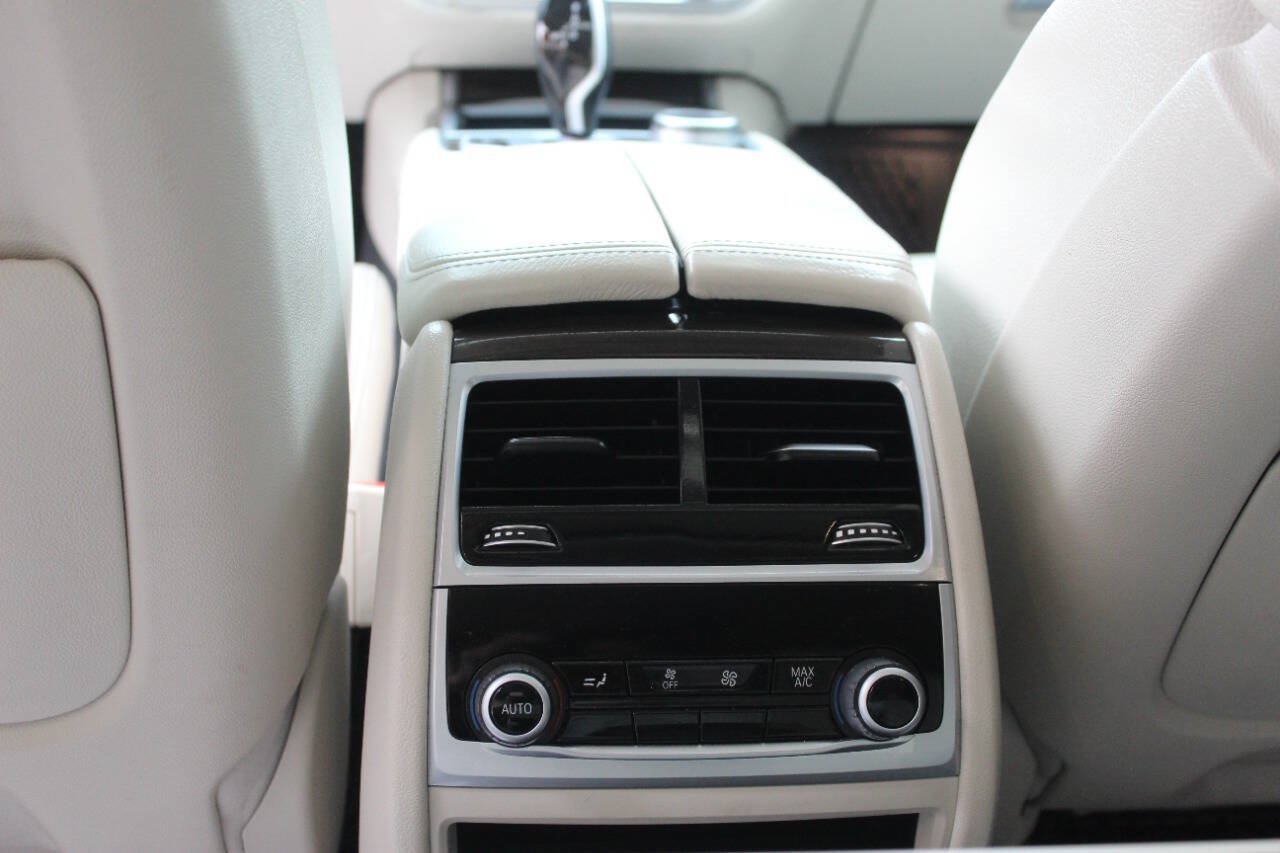 Used 2022 BMW 740i xDrive AWD/4WD image 32
