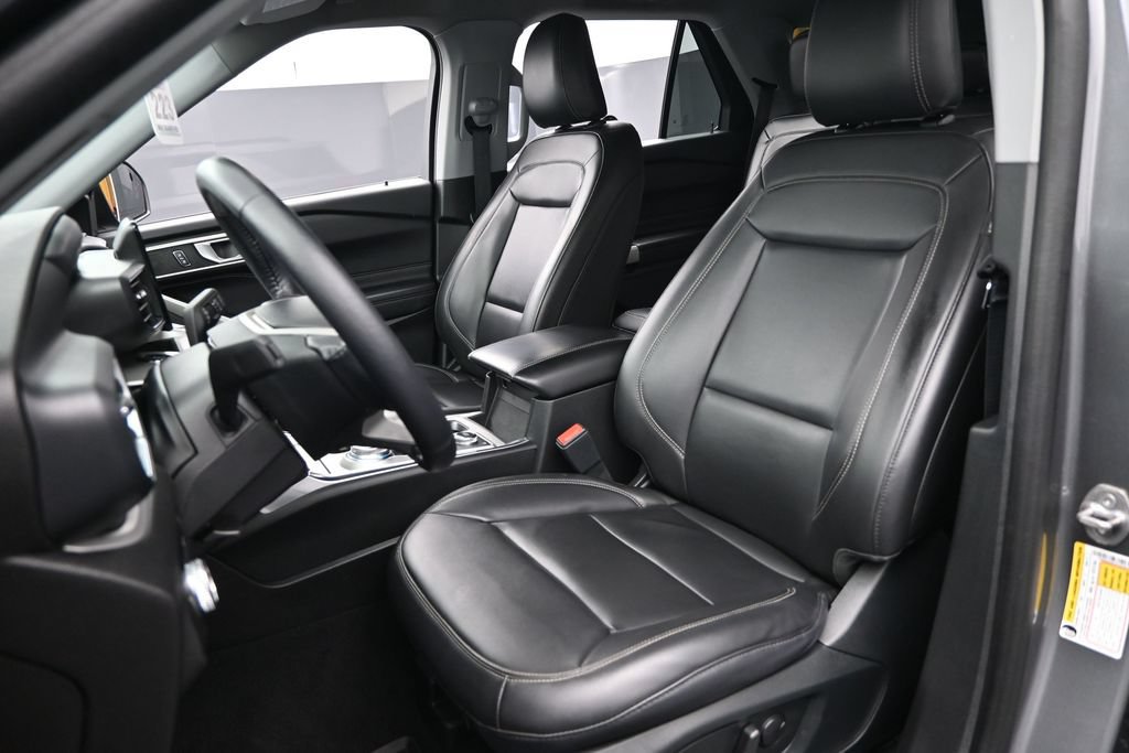 Used 2023 Ford Explorer XLT w/ Equipment Group 202A AWD/4WD image 15
