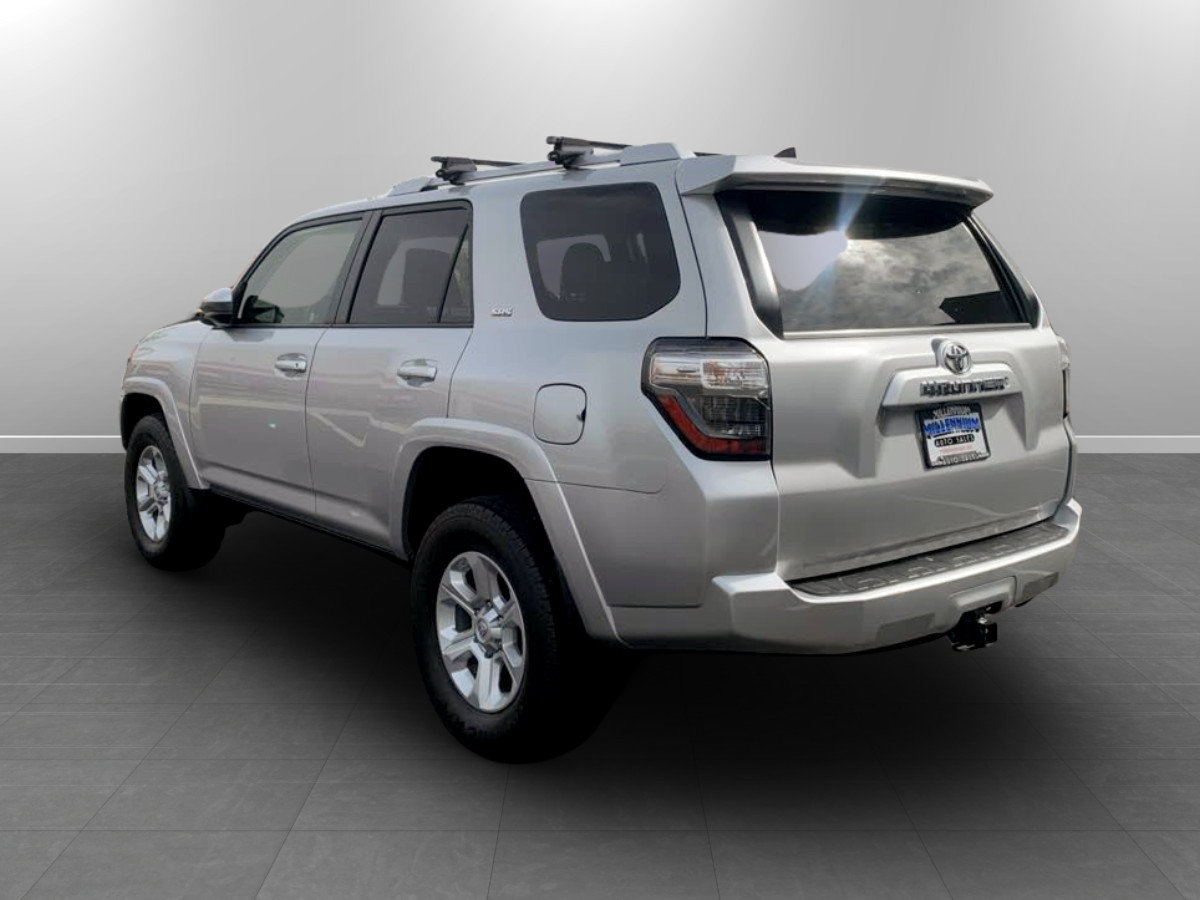 Used 2017 Toyota 4Runner SR5 AWD/4WD image 5