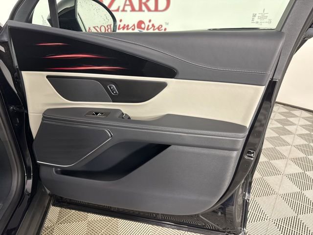 New 2025 Lincoln Nautilus Premier image 22