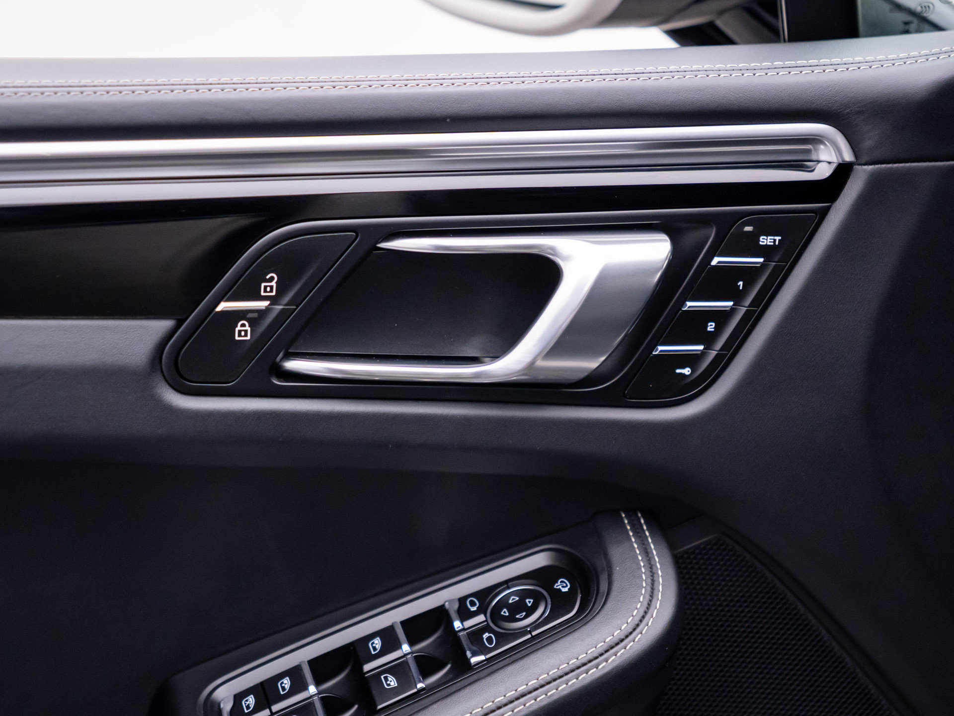 Certified 2023 Porsche Macan S AWD/4WD image 15