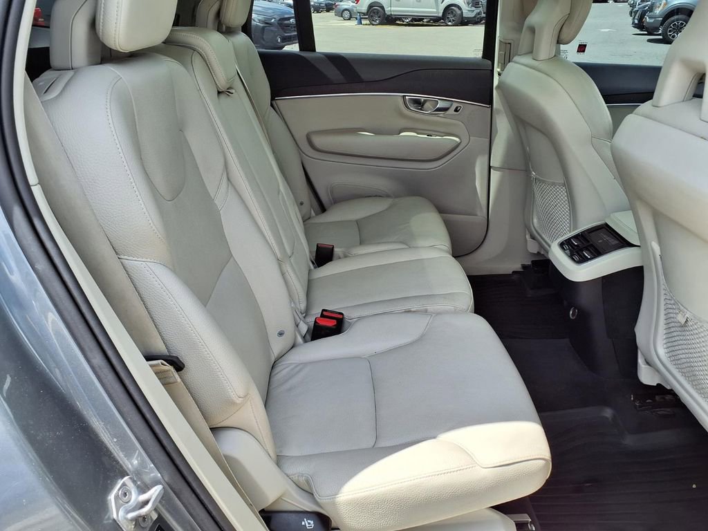 Used 2020 Volvo XC90 T5 Momentum w/ Protection Package Premier FWD image 15