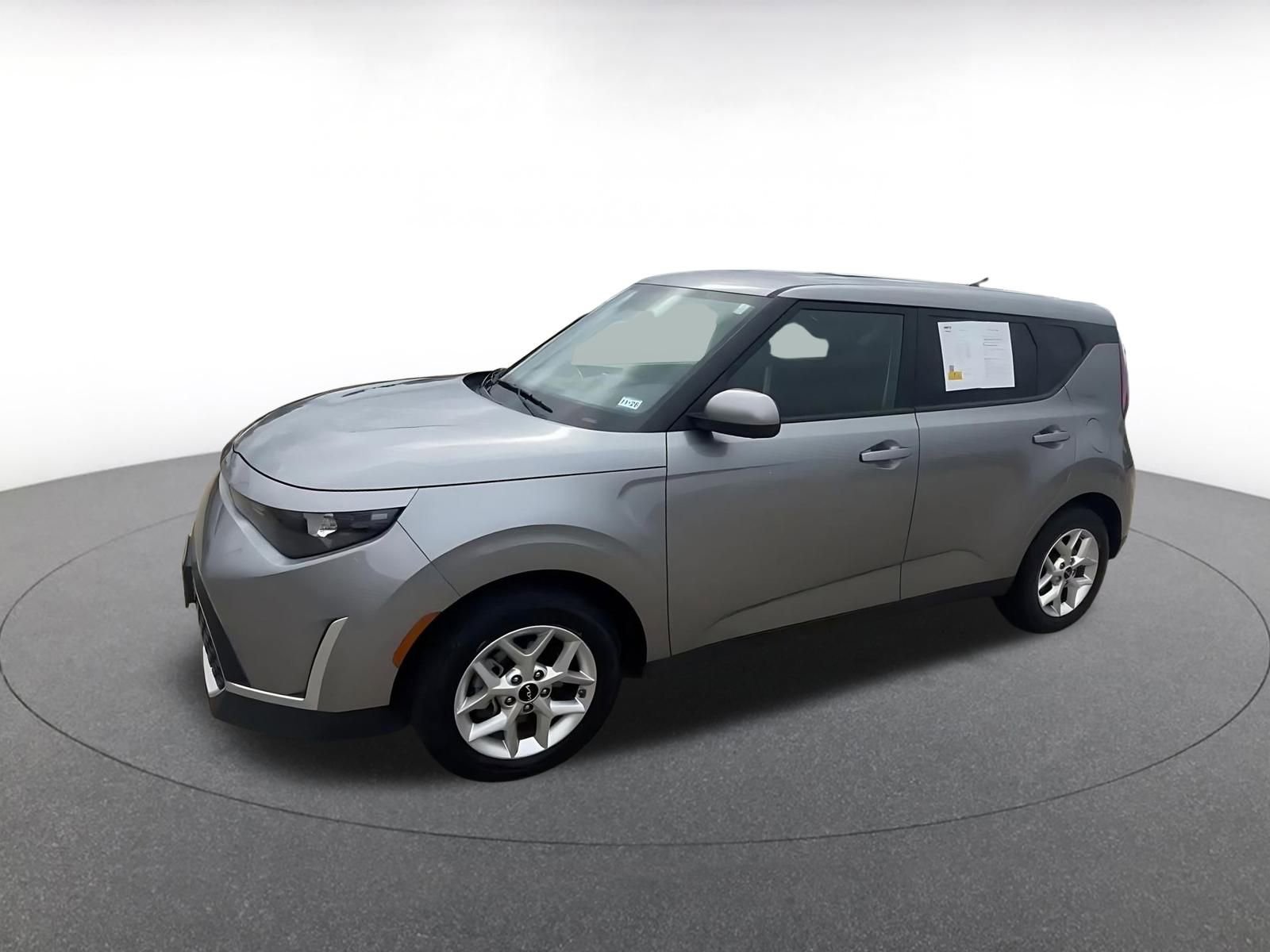 Used 2025 Kia Soul LX w/ LX Technology Package image 8