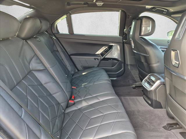 Certified 2024 BMW i7 eDrive50 w/ M Sport Package RWD image 22