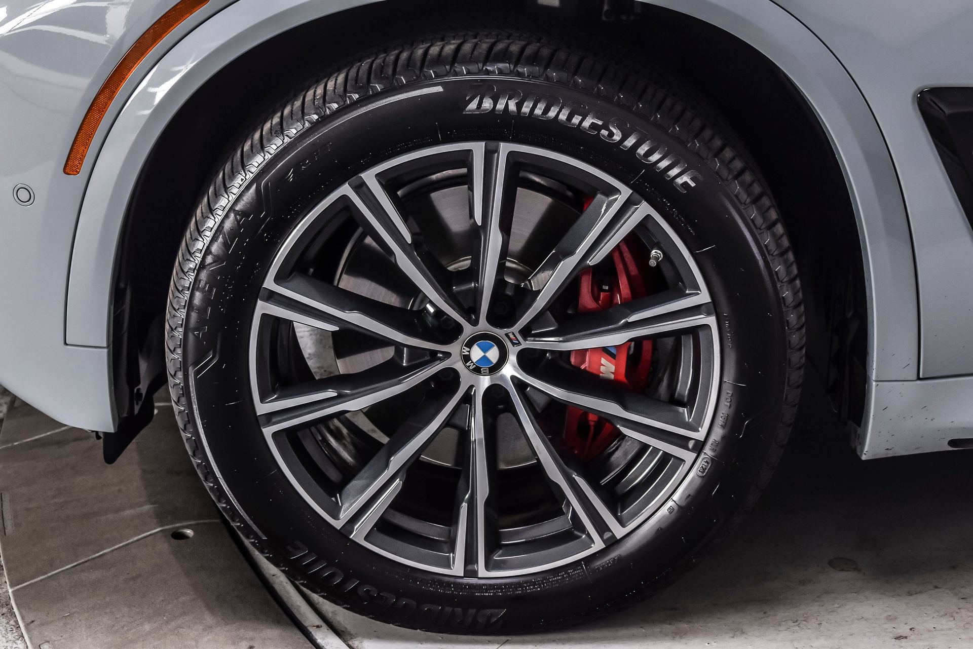 Used 2024 BMW X5 xDrive40i w/ M Sport Package AWD/4WD image 9