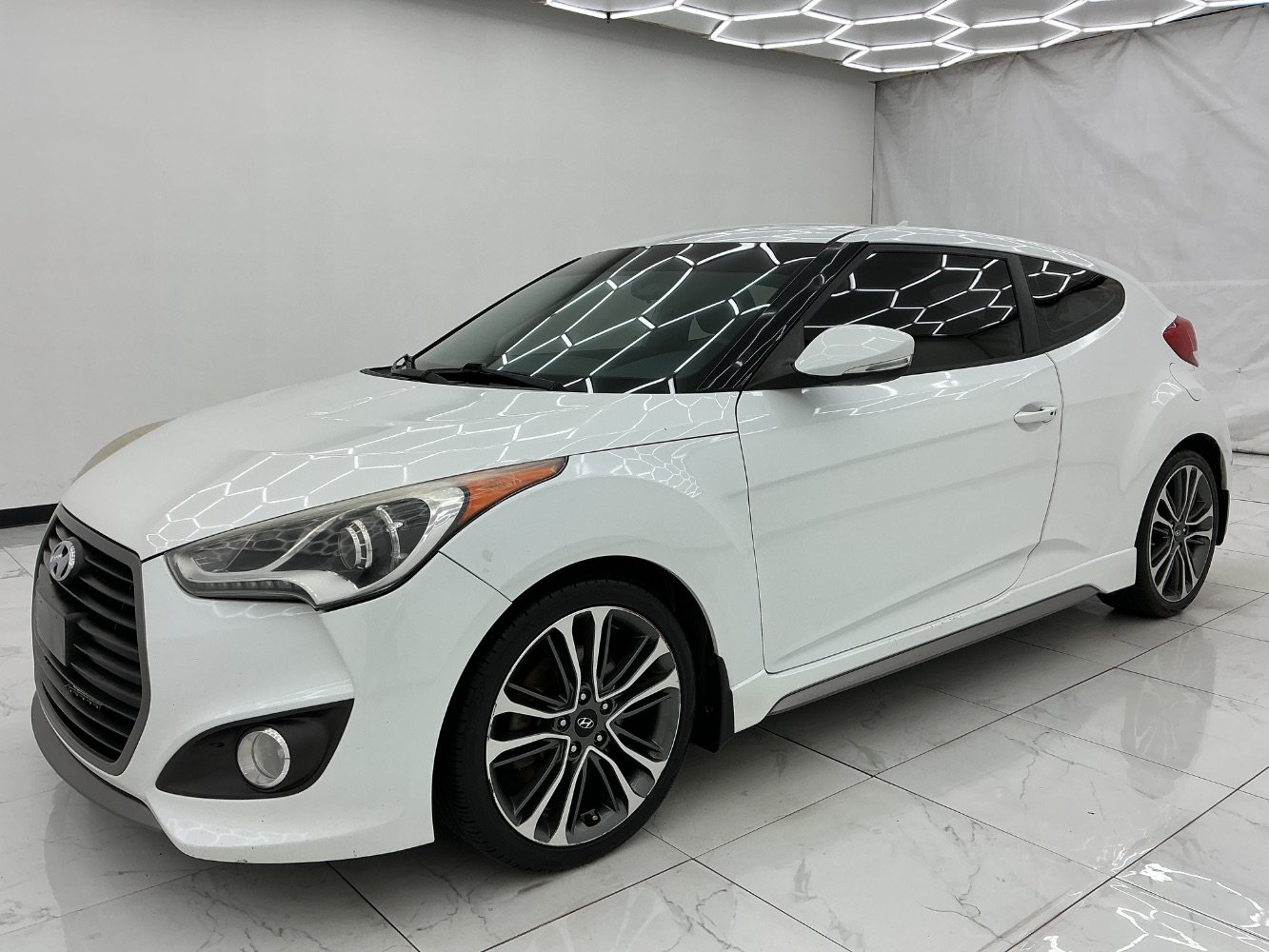 Used 2016 Hyundai Veloster Turbo FWD image 6
