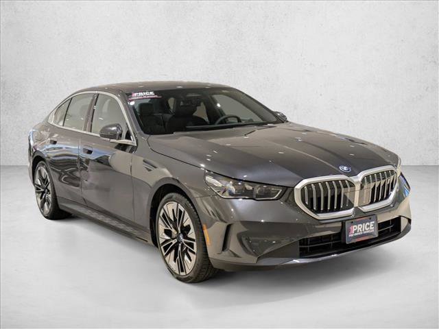 Used 2024 BMW i5 eDrive40i w/ Premium Package image 3