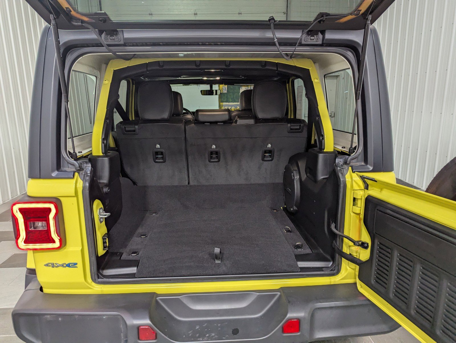 Used 2023 Jeep Wrangler Sahara w/ Cold Weather Group image 23