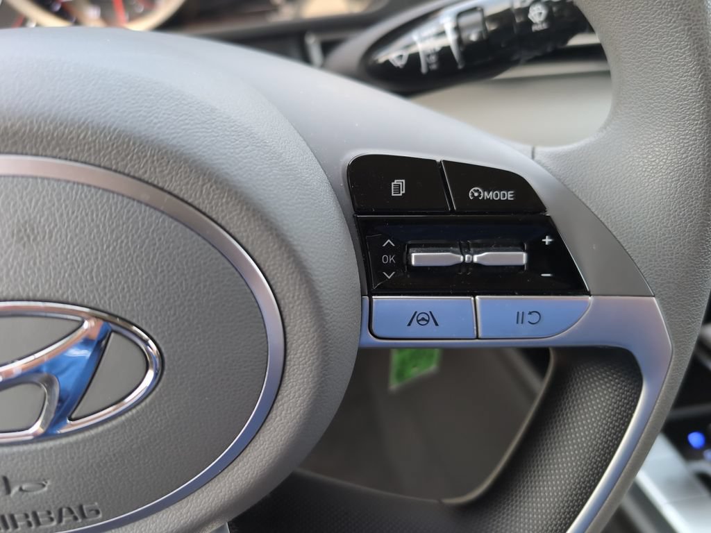 Used 2021 Hyundai Elantra SE FWD image 16