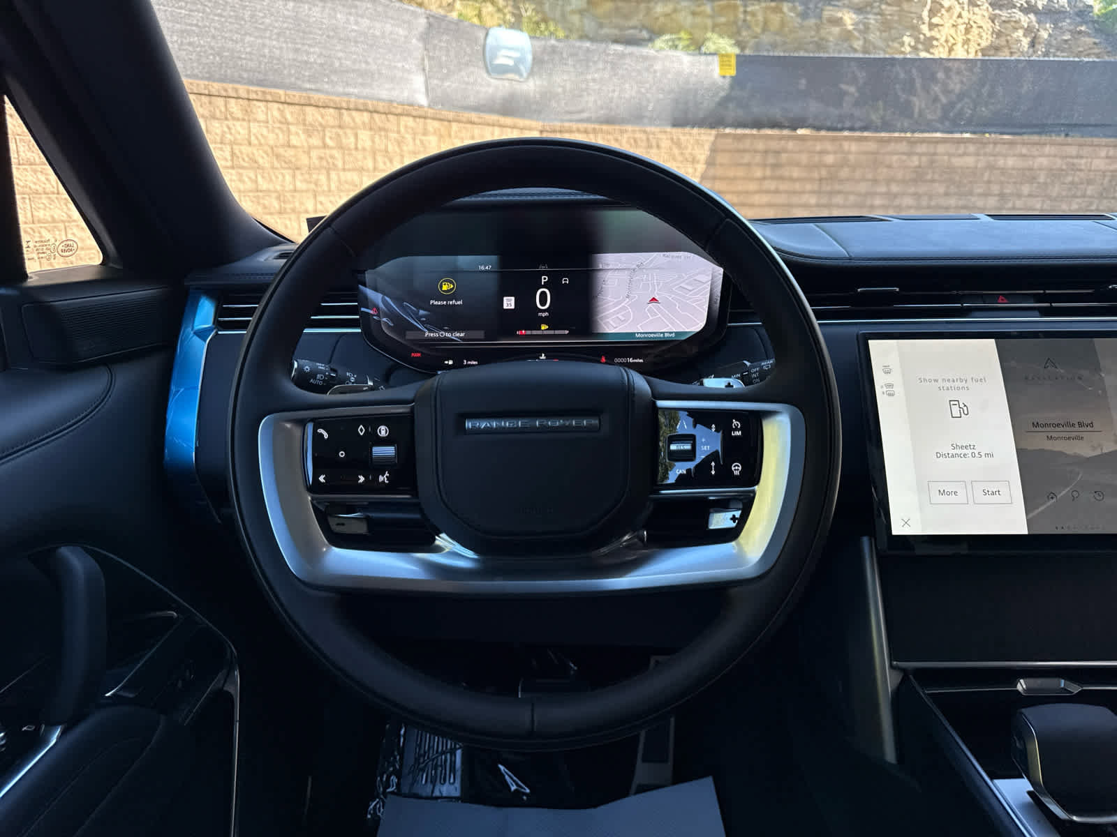 New 2025 Land Rover Range Rover Long Wheelbase SE image 10