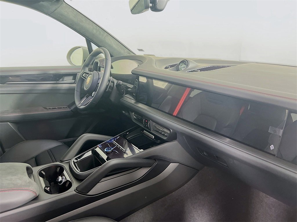 New 2026 Porsche Cayenne GTS image 31