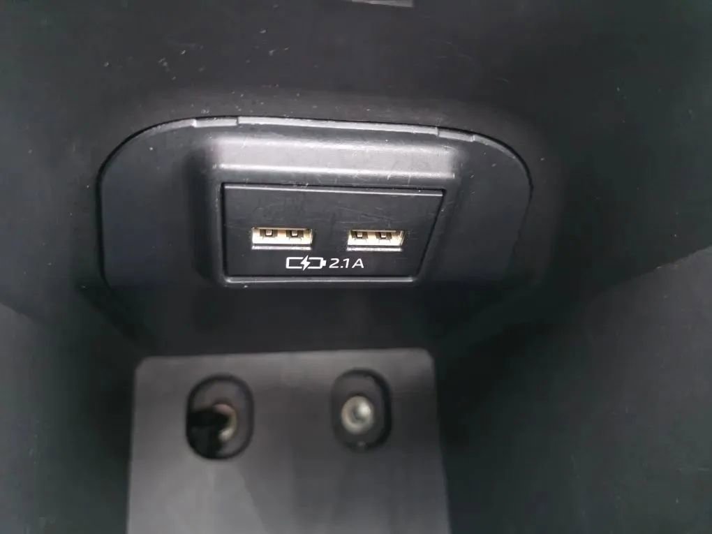 Used 2021 Toyota RAV4 XLE Premium image 36