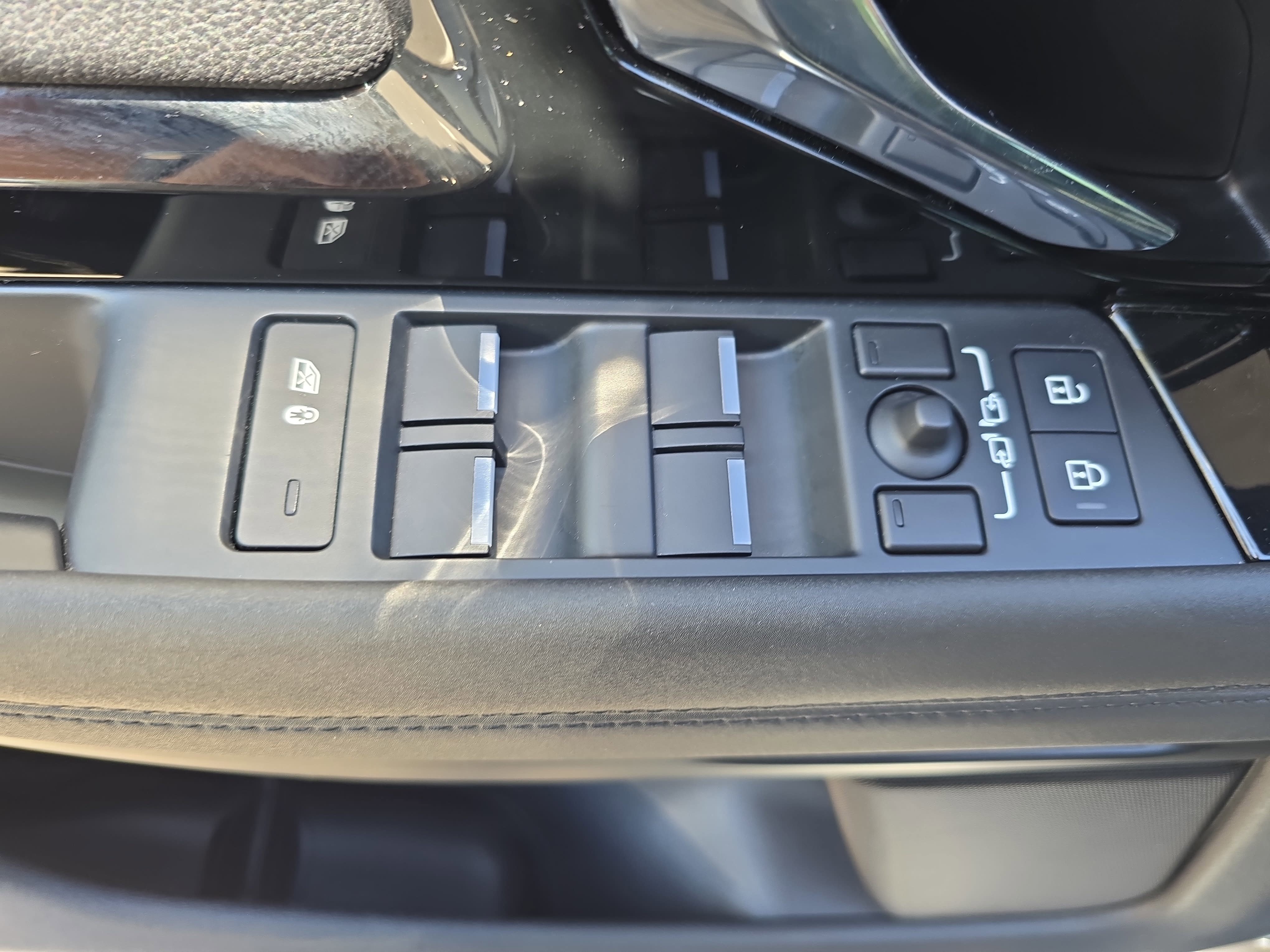 Certified 2023 Land Rover Range Rover Evoque SE image 28