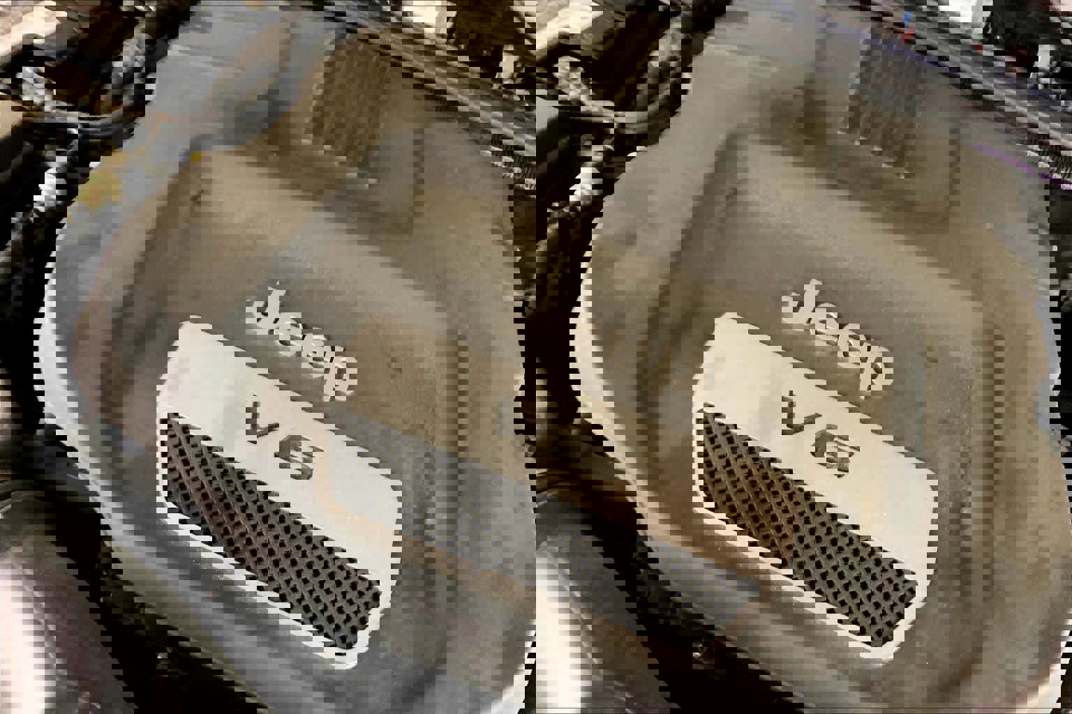 Used 2017 Jeep Wrangler Unlimited Sahara w/ Connectivity Group image 32