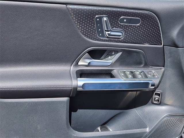 New 2025 Mercedes-Benz GLB 250 4MATIC image 10