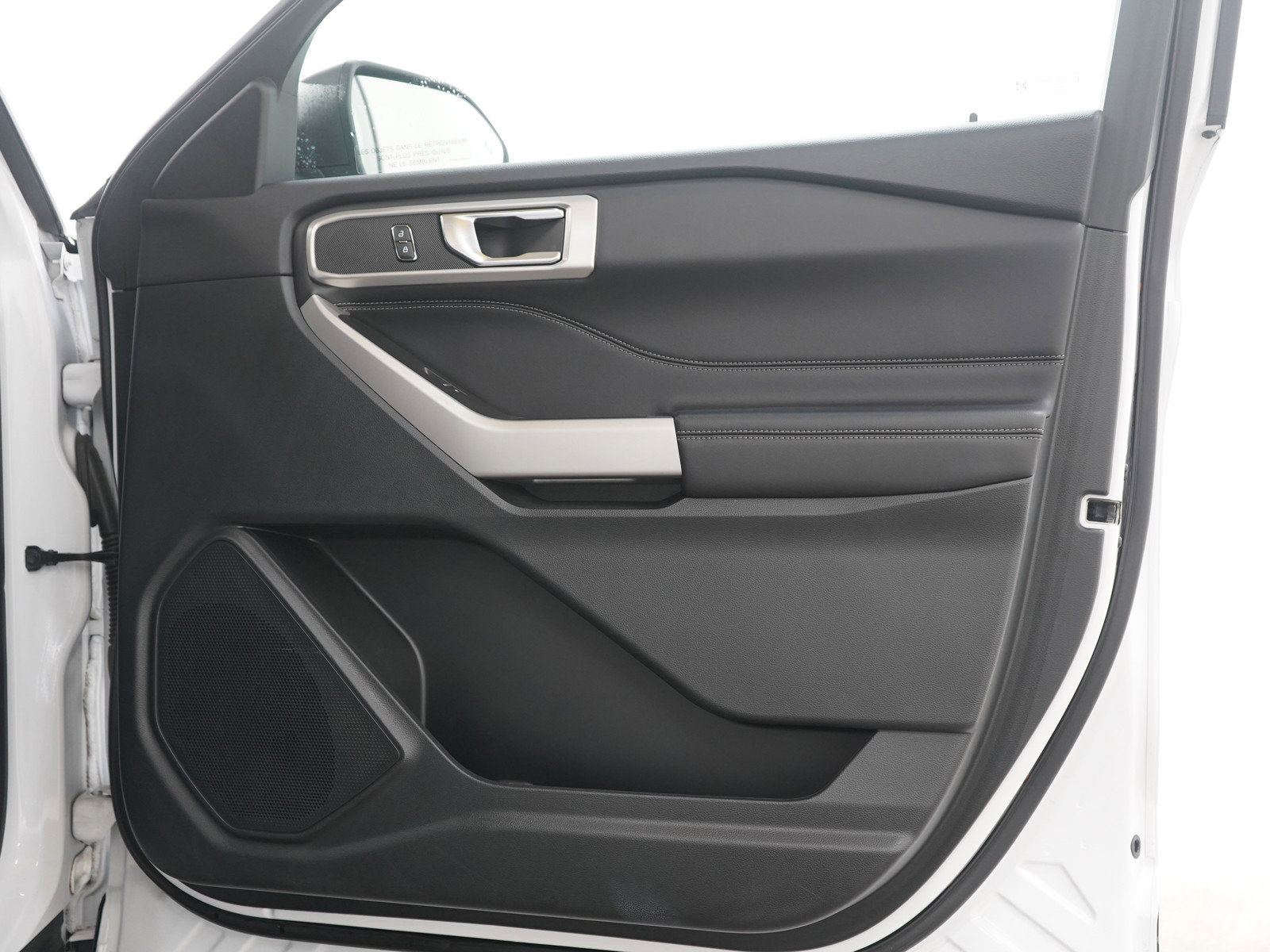 Used 2024 Ford Explorer XLT image 9