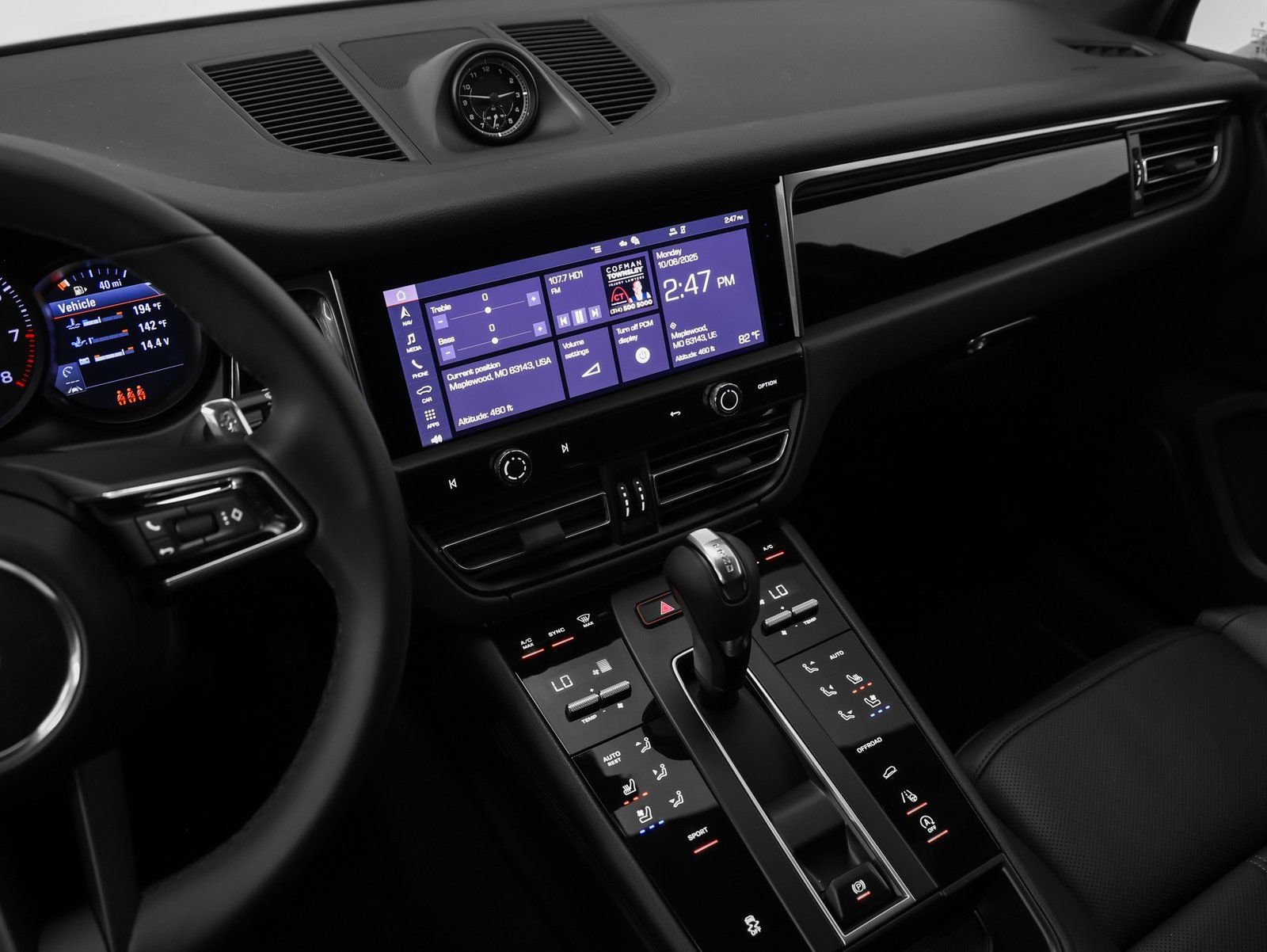 Certified 2026 Porsche Macan AWD/4WD image 29