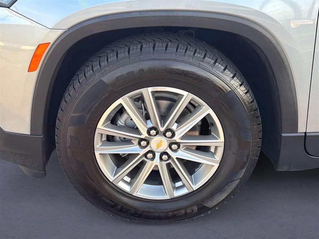 Used 2023 Chevrolet Traverse LT w/ LPO, Cargo Package AWD/4WD image 9