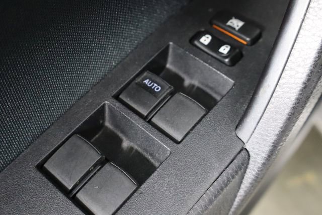 Used 2018 Toyota Corolla LE image 19