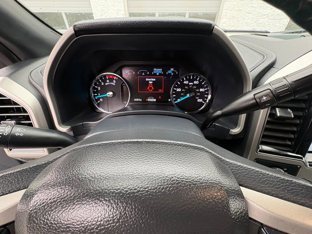 Certified 2022 Ford F350 Lariat w/ Lariat Ultimate Package image 19