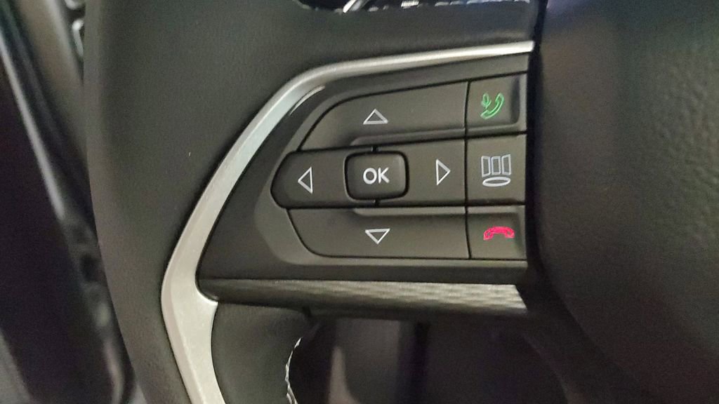 Used 2025 Jeep Grand Cherokee Laredo X image 29