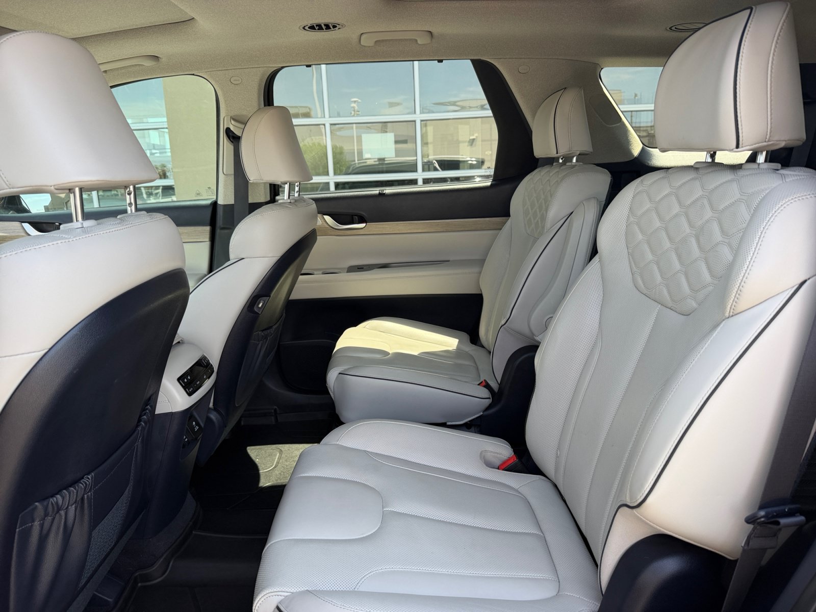 Used 2022 Hyundai Palisade Limited FWD image 17
