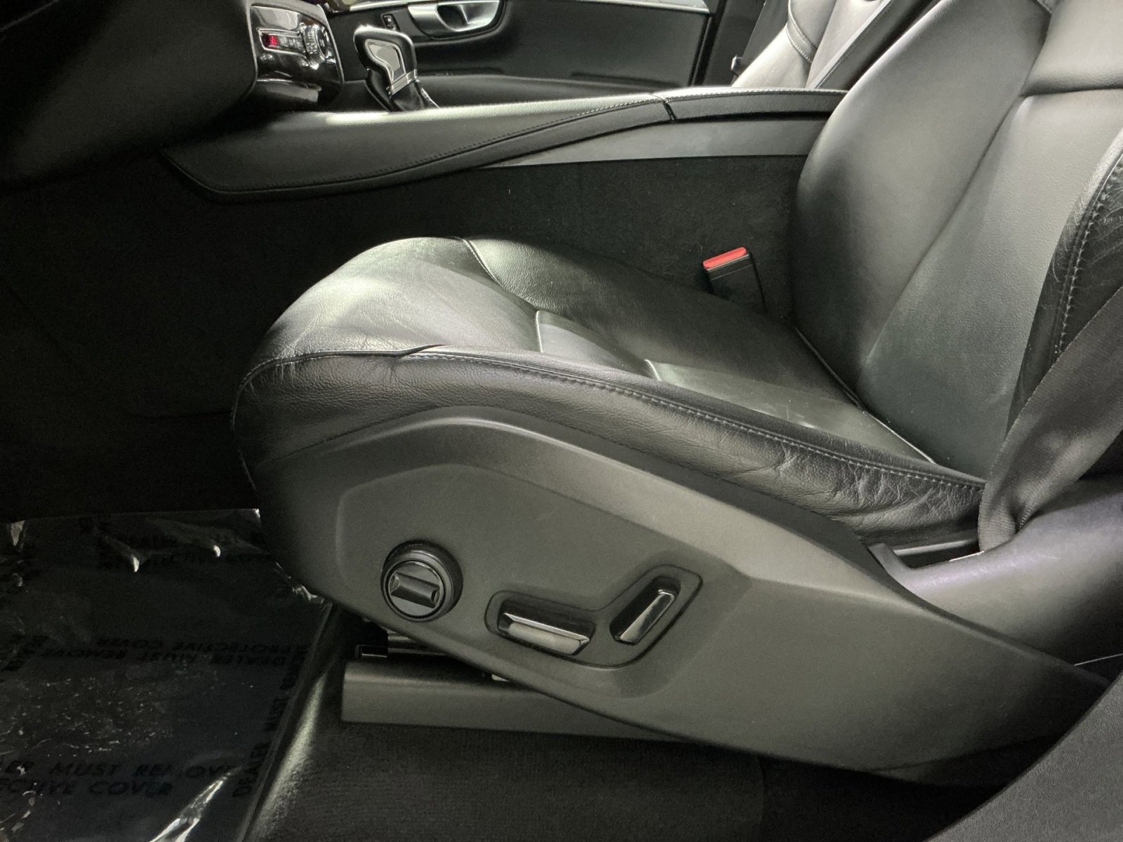 Used 2019 Volvo XC90 T5 Momentum w/ Multimedia Package AWD/4WD image 15