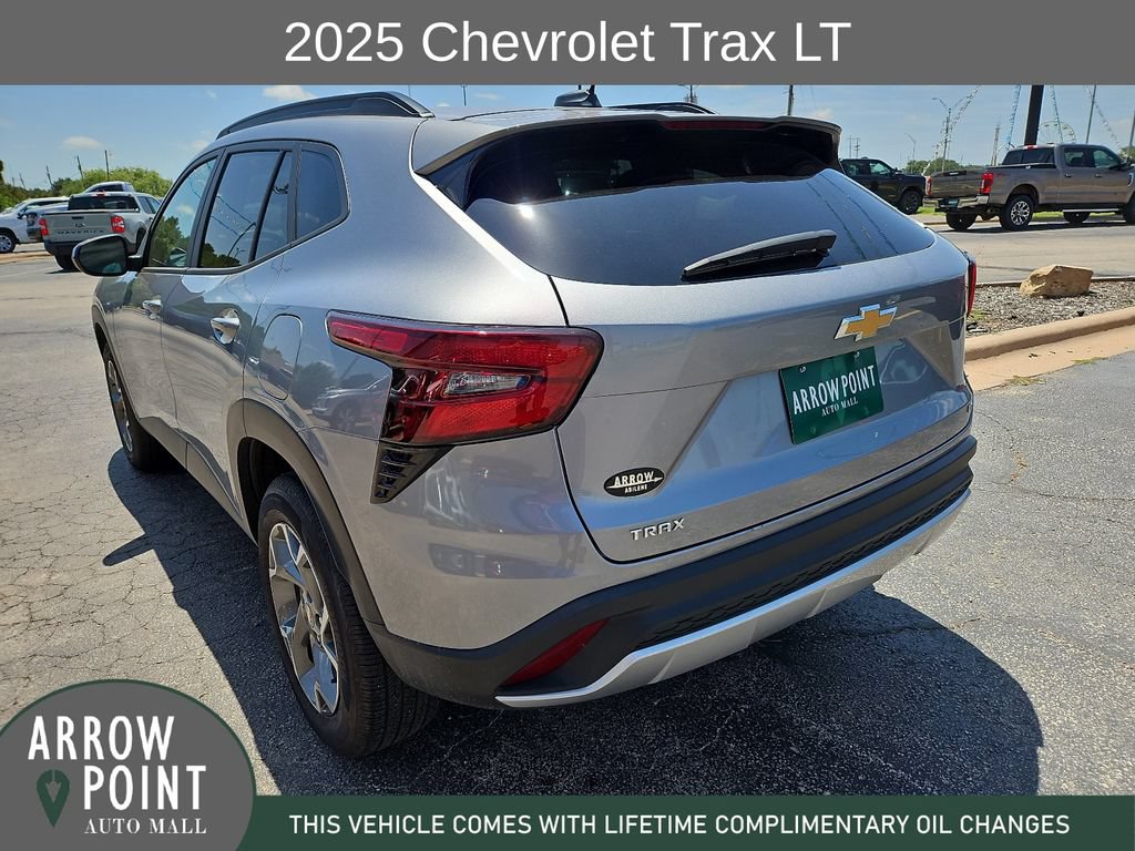 Used 2025 Chevrolet Trax LT w/ LT Convenience Package FWD image 9