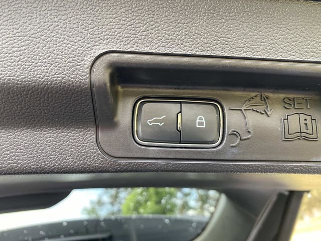 Used 2023 Ford Explorer Limited AWD/4WD image 9