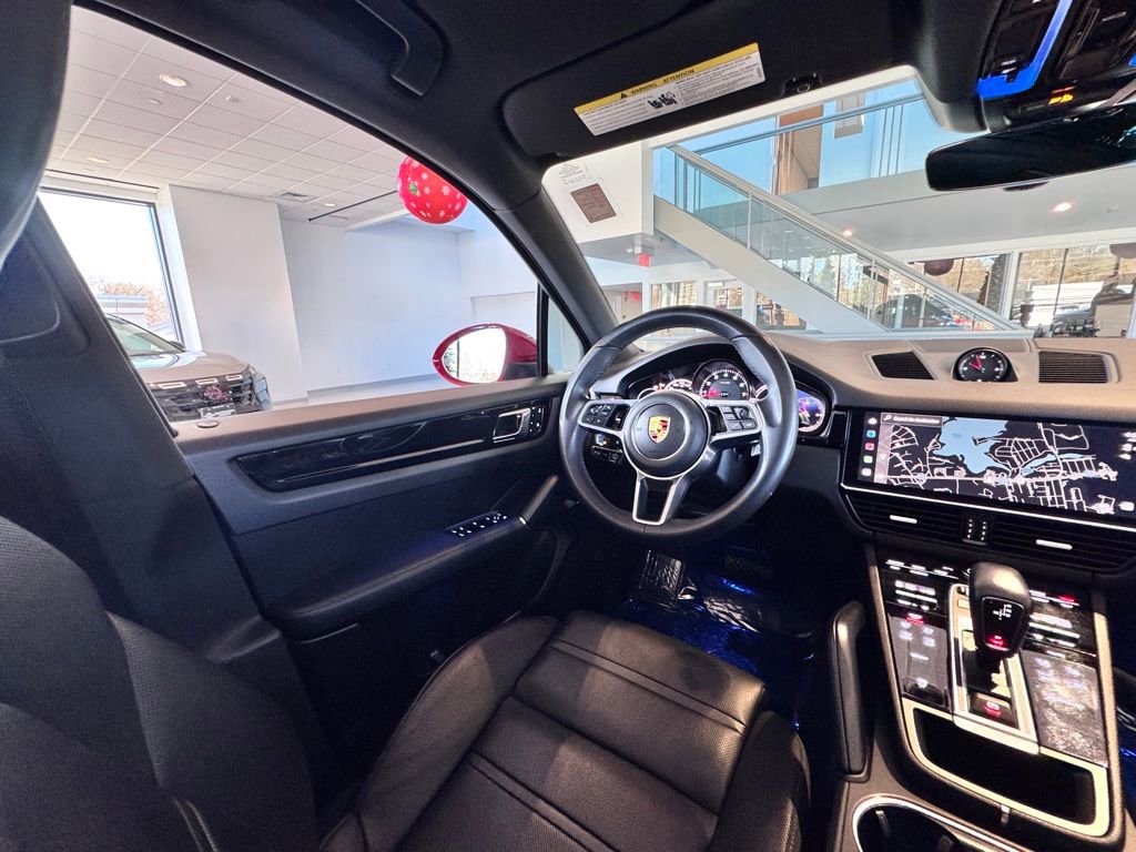 Used 2023 Porsche Cayenne Platinum Edition image 25