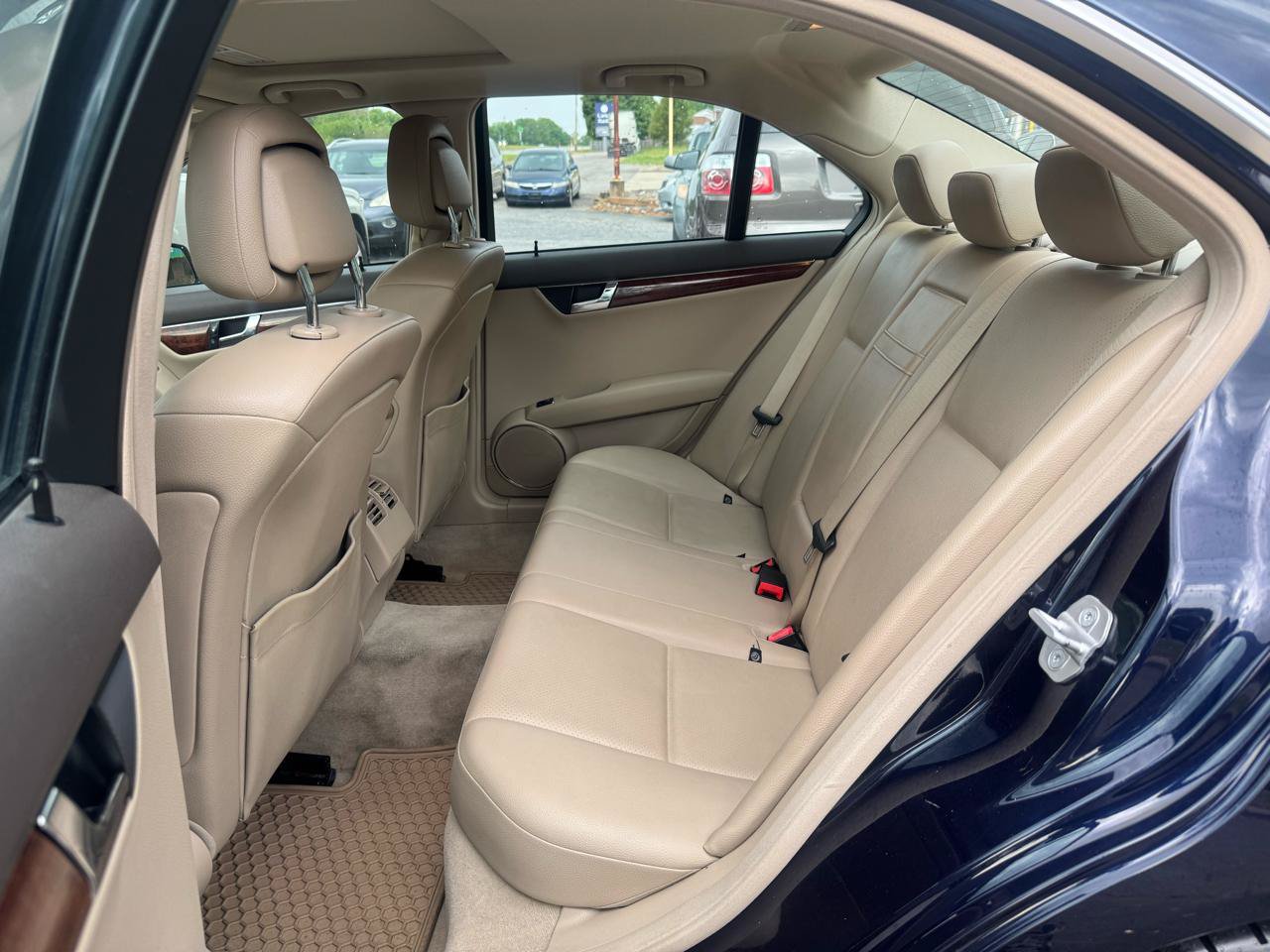 Used 2011 Mercedes-Benz C 300 4MATIC Sedan image 12