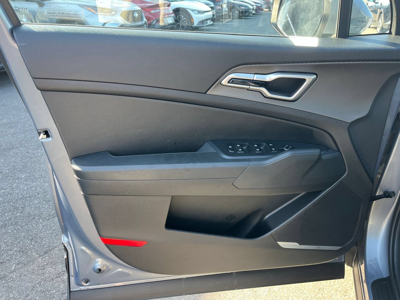 Used 2025 Kia Sportage LX FWD image 15