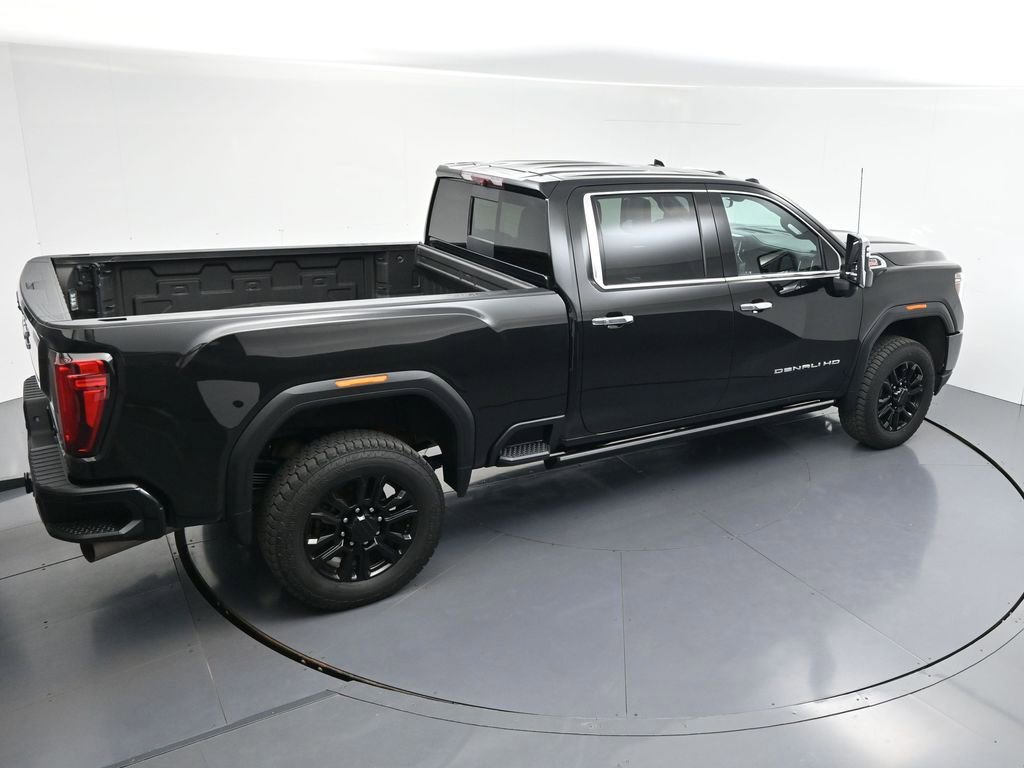 Used 2023 GMC Sierra 3500 Denali w/ Denali Black Diamond Edition AWD/4WD image 5