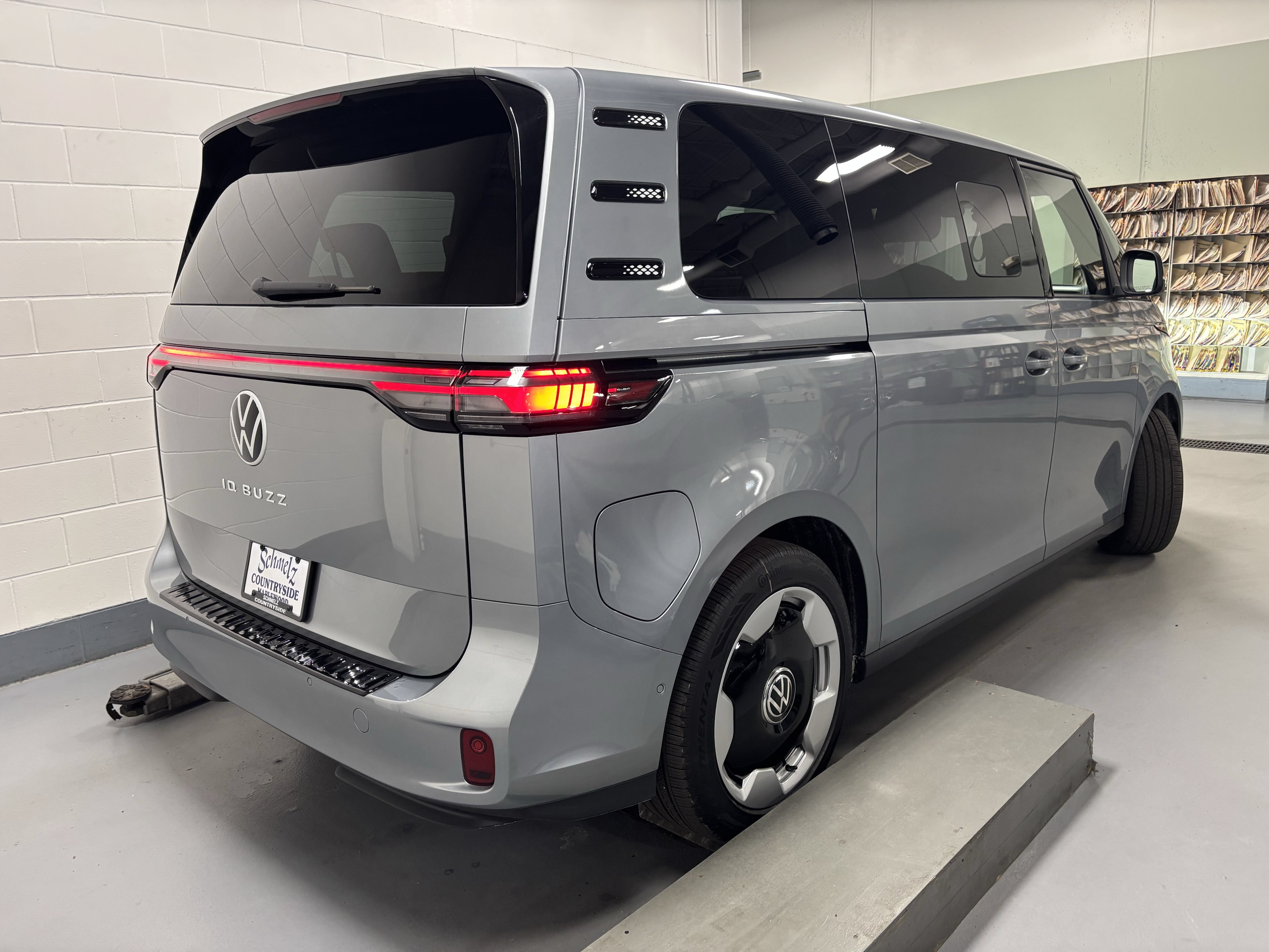 New 2025 Volkswagen ID. Buzz Pro S RWD image 8