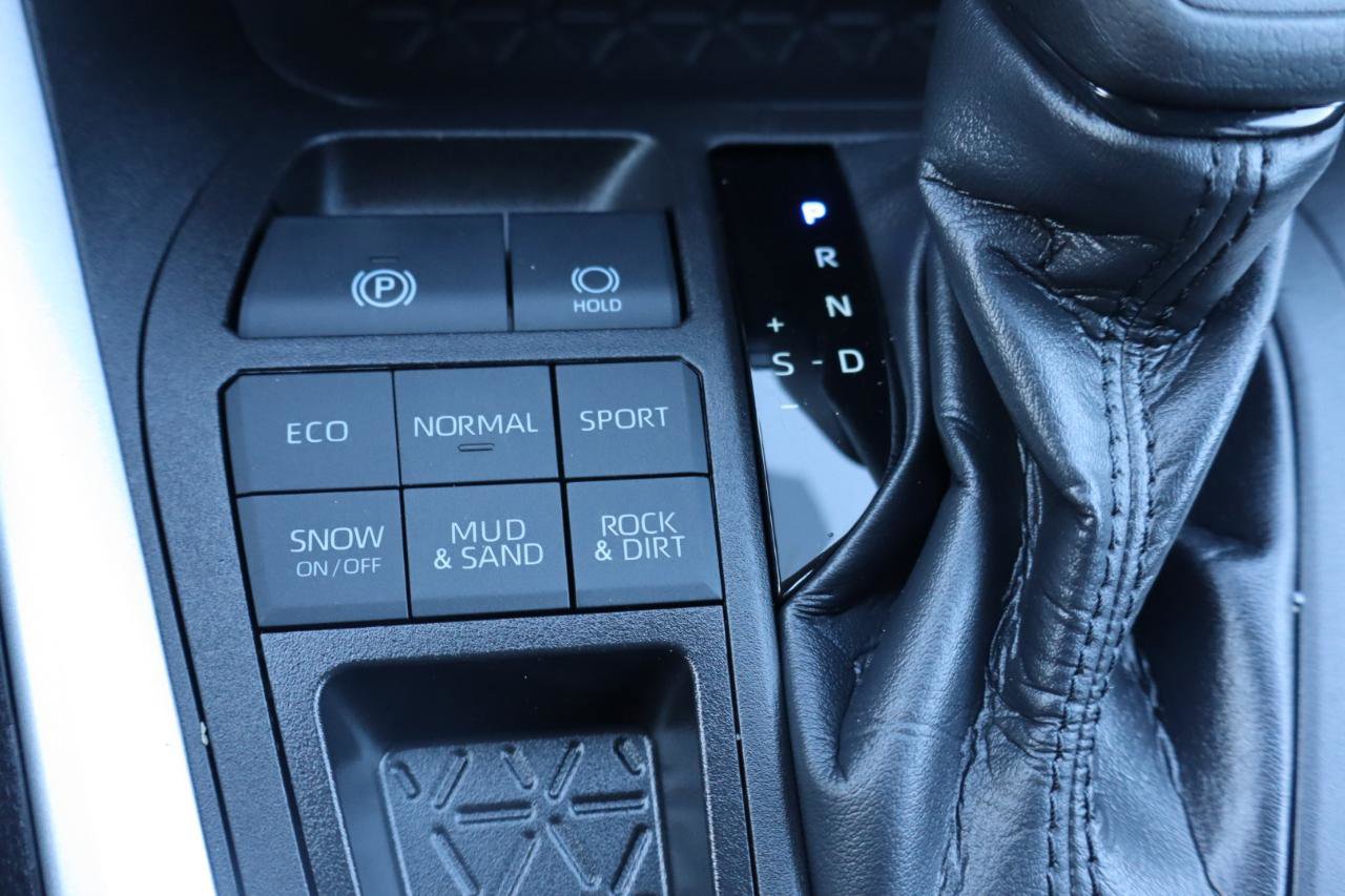 Used 2022 Toyota RAV4 XLE image 16