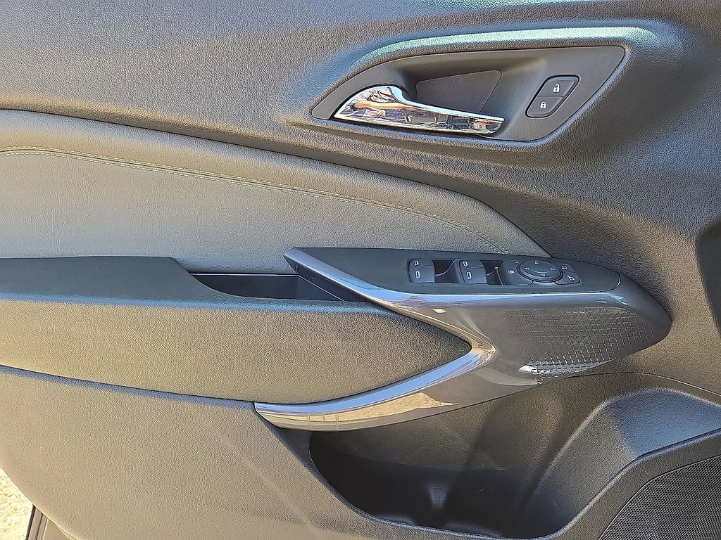 Used 2025 Chevrolet Trax ACTIV w/ Driver Confidence Package image 20