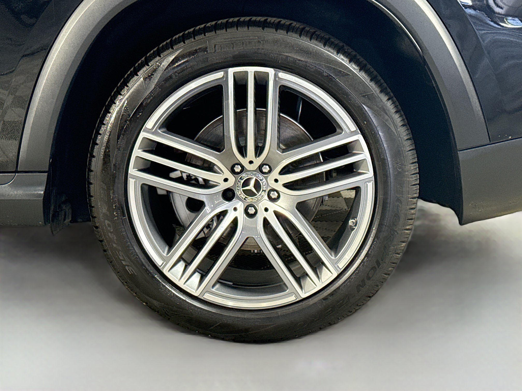 Used 2025 Mercedes-Benz GLS 450 4MATIC image 37
